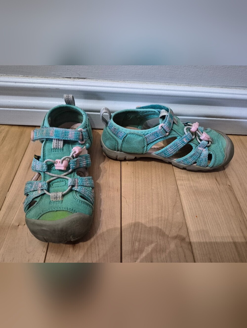 Keen girls (toddler) size 13 sandals, (toes show slightly different colours)
